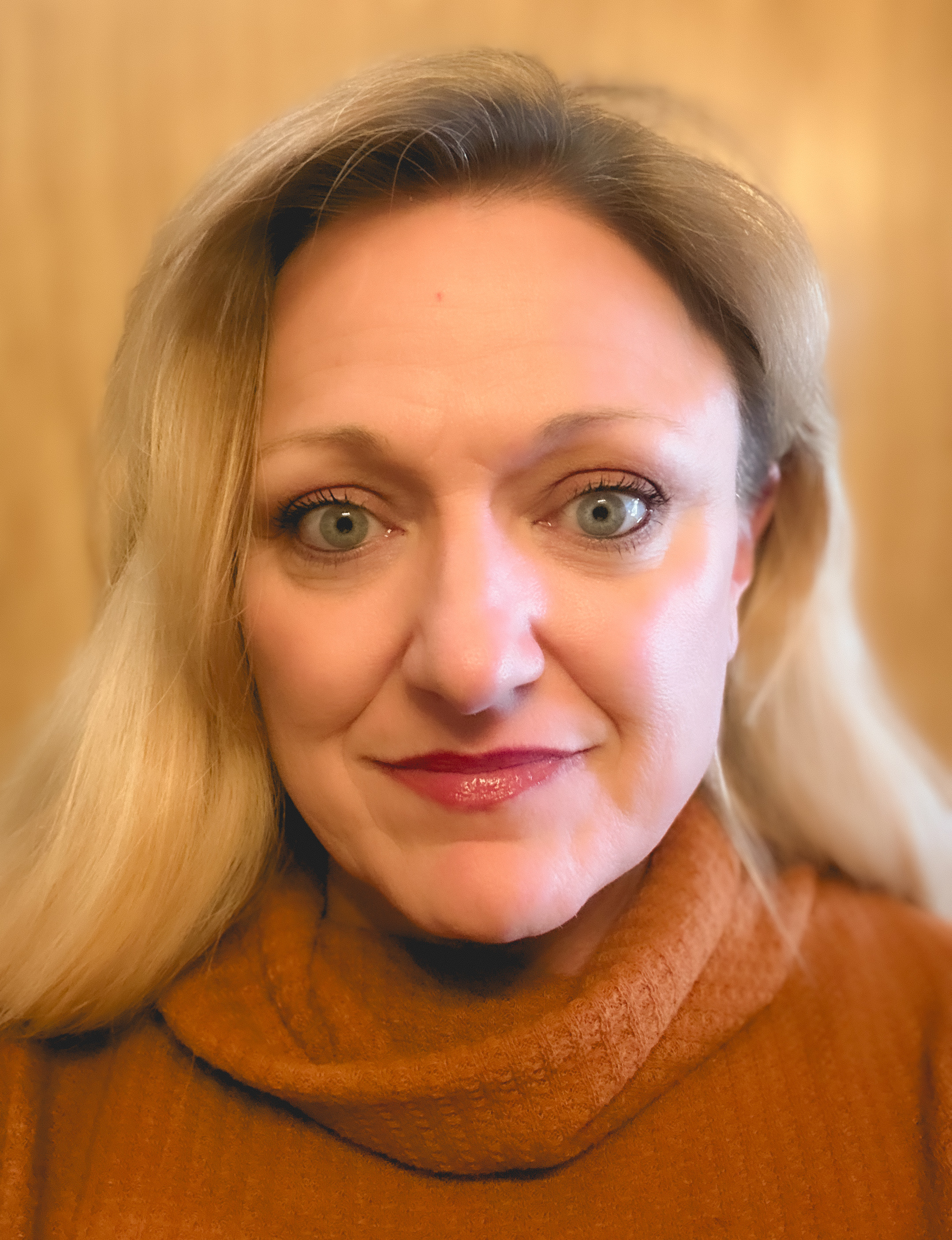 Lynn Figone Headshot