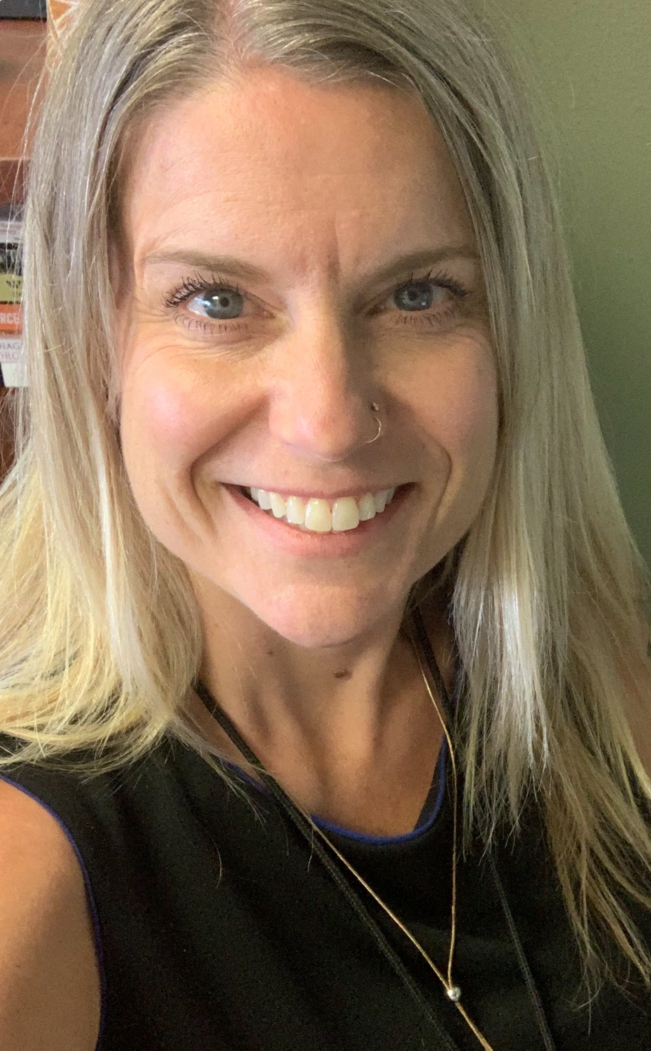 Shelley Siman Headshot